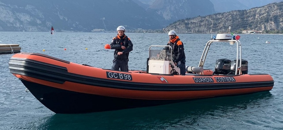 Sfrecciano sul lago di Garda a 40 nodi (il doppio della velocità consentita): sanzionati due diportisti